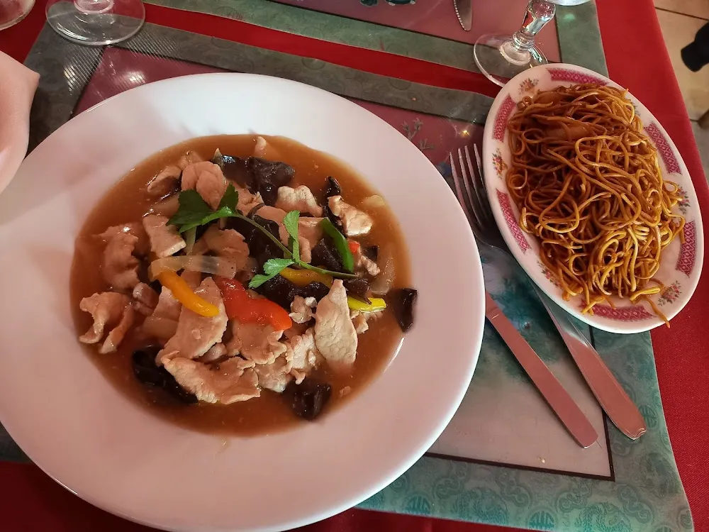 Porc Aux Champignons Noir Et Nouilles Sautées